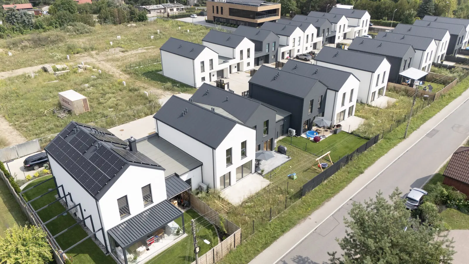 Zrealizowany Etap I Waryńskiego 33 — zdjęcie z drona